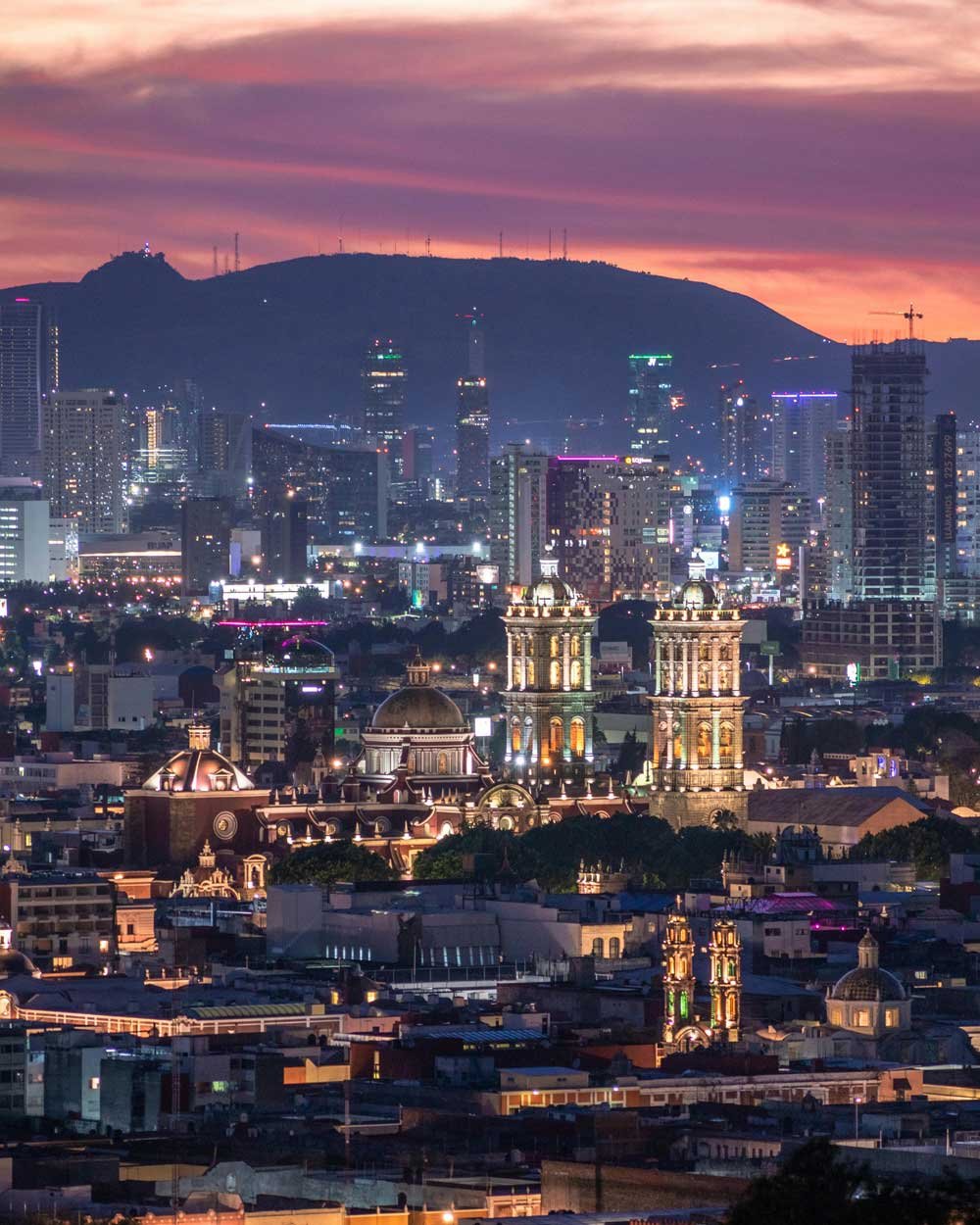foto aérea del atardecer en la ciudad de Puebla